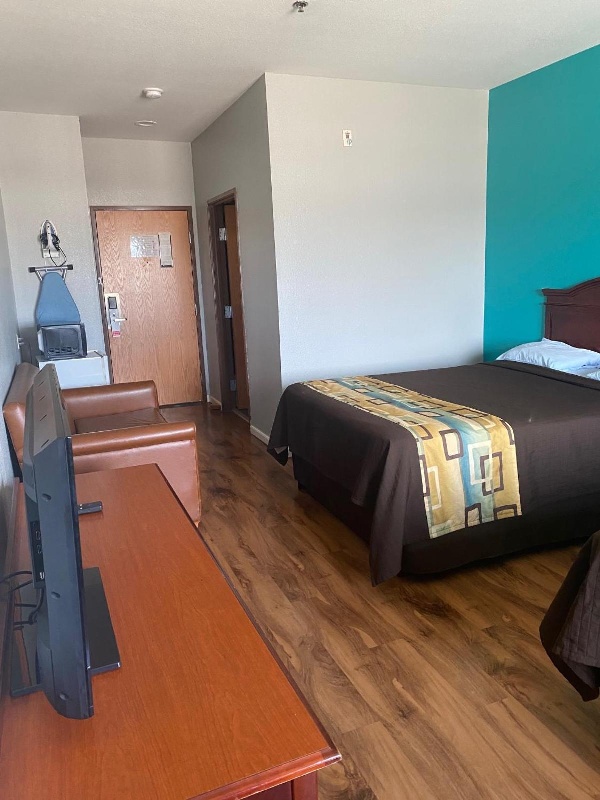 Tropicana Inn And Suites image 31