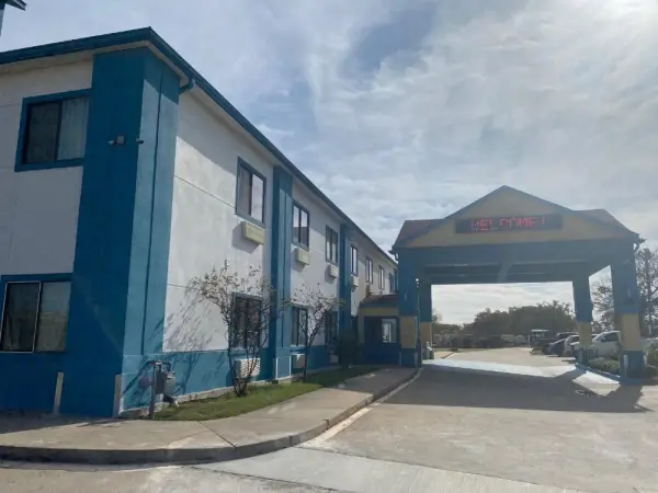 Tropicana Inn And Suites 6