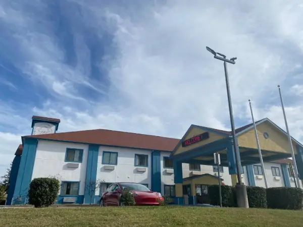 Tropicana Inn And Suites 8